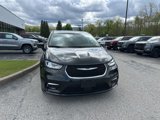 Used 2023 Chrysler Pacifica Touring-L image 3