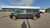 Used 2016 Chrysler Town & Country Touring-L image 5
