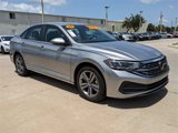 Used 2024 Volkswagen Jetta SE image 2