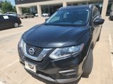 Used 2017 Nissan Rogue SV image 2