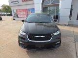 Used 2025 Chrysler Pacifica Select image 2