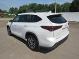 Used 2022 Toyota Highlander XLE image 3