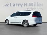 Used 2020 Chrysler Pacifica Touring-L image 3