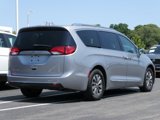 Used 2019 Chrysler Pacifica Touring-L Plus image 4