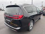 Used 2023 Chrysler Pacifica Limited image 2