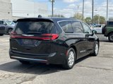 Used 2023 Chrysler Pacifica Touring-L image 4