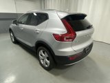 Used 2019 Volvo XC40 T5 Momentum image 2