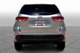 Used 2017 Toyota Highlander LE image 4