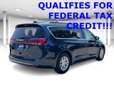 Used 2022 Chrysler Pacifica Touring-L image 4