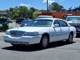 Used 2010 Lincoln Town Car Signature Limited image 3