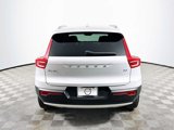 Used 2020 Volvo XC40 T4 Momentum image 6
