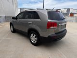 Used 2011 Kia Sorento LX w/ Convenience Pkg image 5