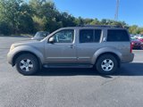 Used 2006 Nissan Pathfinder SE w/ (P01) Se Premium Pkg image 2