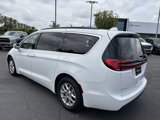 Certified 2022 Chrysler Pacifica Touring-L image 3