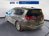 Used 2023 Chrysler Pacifica Limited image 3