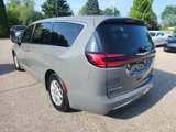 Used 2023 Chrysler Pacifica Touring-L image 5
