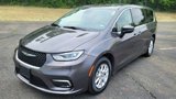 Used 2023 Chrysler Pacifica Touring-L image 3