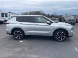 Used 2022 Mitsubishi Outlander ES image 2