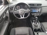 Used 2017 Nissan Rogue SV image 3