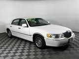 Used 2001 Lincoln Town Car Signature image 3