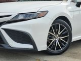 Used 2022 Toyota Camry SE image 3