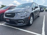 Used 2022 Chrysler Pacifica Touring-L image 3
