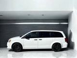 Used 2019 Dodge Grand Caravan SE image 2