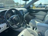 Used 2019 Jeep Cherokee Limited w/ Luxury Group image 5