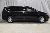 New 2025 Chrysler Pacifica Select image 3