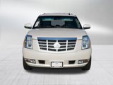 Used 2013 Cadillac Escalade Luxury image 2