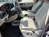 Used 2017 Chrysler Pacifica Limited image 3