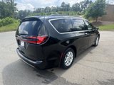Used 2022 Chrysler Pacifica Touring-L image 5