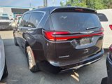 Used 2023 Chrysler Pacifica Touring-L image 4