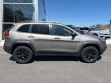 Used 2017 Jeep Cherokee Trailhawk image 3