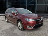 Used 2018 Chrysler Pacifica Touring-L image 2