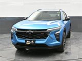 Used 2025 Chevrolet Trax RS w/ Sunroof Package image 2