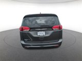 Used 2018 Chrysler Pacifica Touring-L image 5