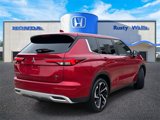 Used 2023 Mitsubishi Outlander SE image 2