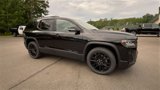 Certified 2023 GMC Acadia SLE w/ Driver Convenience Package image 3