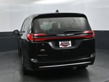 Used 2023 Chrysler Pacifica Touring-L image 4