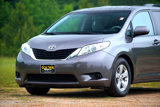 Used 2014 Toyota Sienna LE image 3