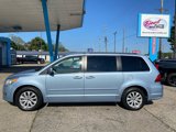 Used 2012 Volkswagen Routan SE image 2