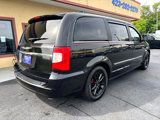 Used 2013 Chrysler Town & Country Touring image 3