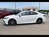 Used 2022 Toyota Camry SE image 2