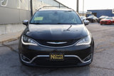 Used 2018 Chrysler Pacifica Limited image 2