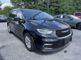 Used 2022 Chrysler Pacifica Touring-L w/ Uconnect Theater Family Group image 2