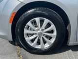 Used 2017 Chrysler Pacifica Touring-L image 5