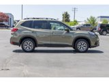 Used 2024 Subaru Forester Premium w/ Convenience Package image 2