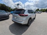 Used 2024 Nissan Rogue SV image 3