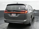 Used 2023 Chrysler Pacifica Touring-L image 4